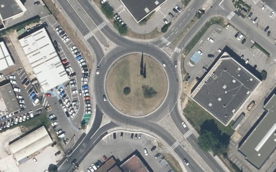 Vue aérienne du Rond-point anonyme n°34223438