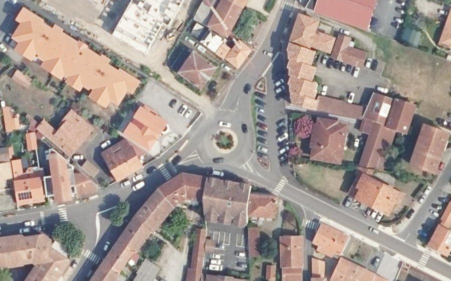 Vue aérienne du Rond-point anonyme n°342267245