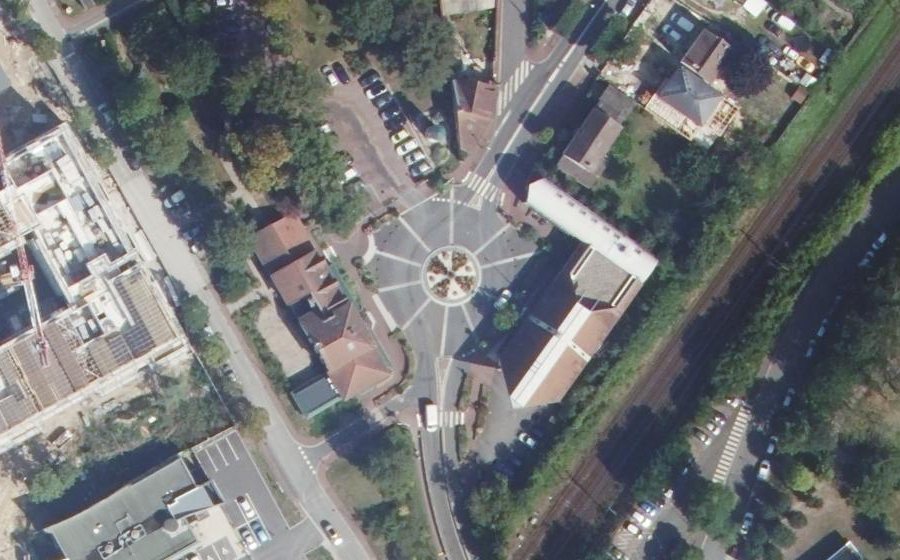 Vue aérienne du Rond-point anonyme n°34227937