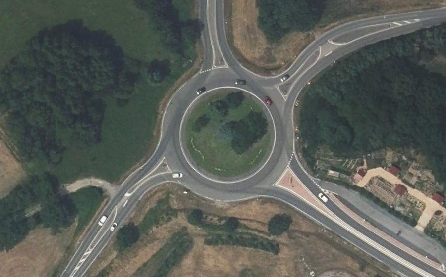 Vue aérienne du Rond-point anonyme n°342289545