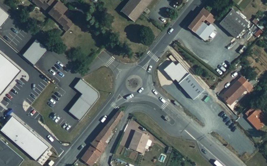 Vue aérienne du Rond-point anonyme n°342352197