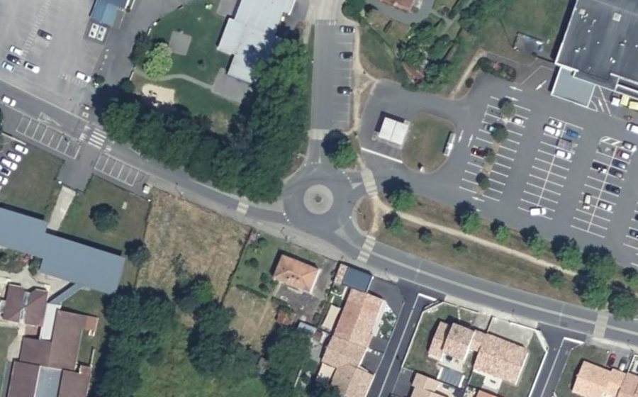 Vue aérienne du Rond-point anonyme n°342352198