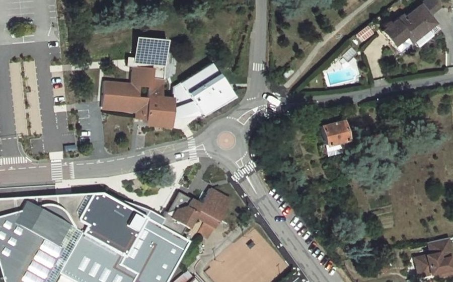 Vue aérienne du Rond-point anonyme n°342355049