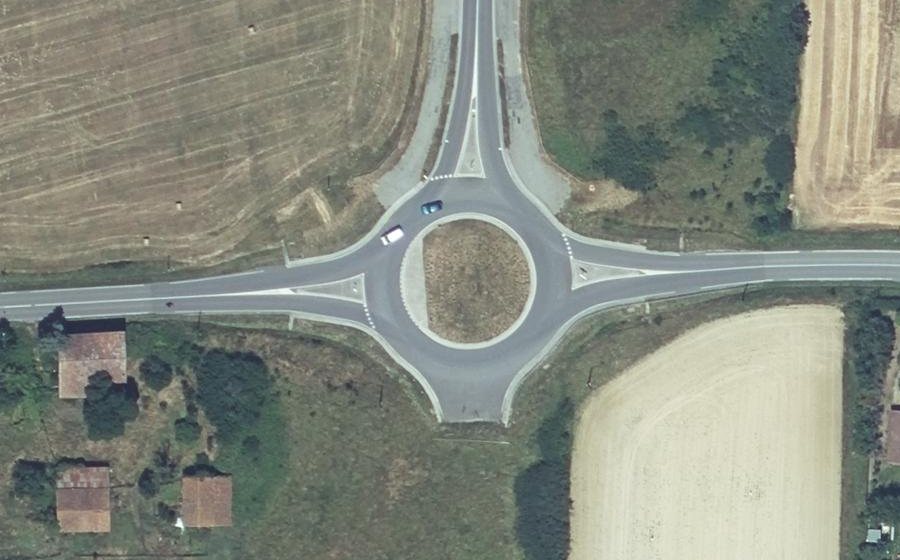 Vue aérienne du Rond-point anonyme n°34238797