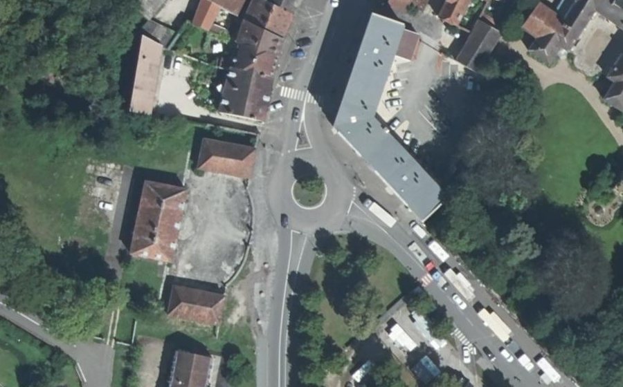 Vue aérienne du Rond-point anonyme n°34242272