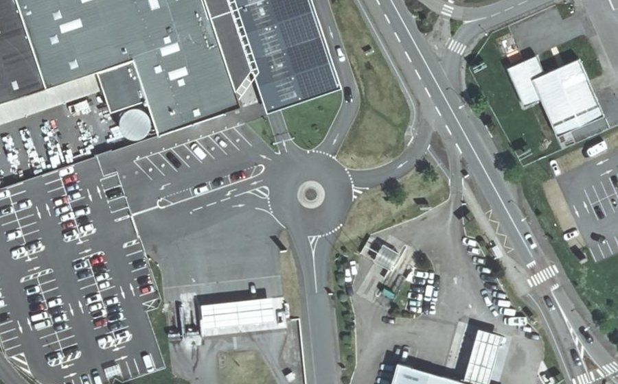 Vue aérienne du Rond-point anonyme n°34249027