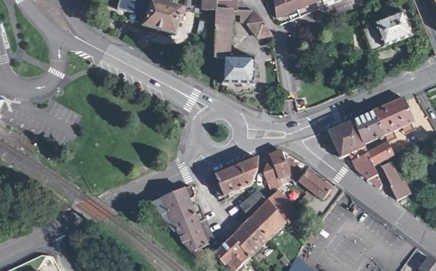 Vue aérienne du Rond-point anonyme n°342542653