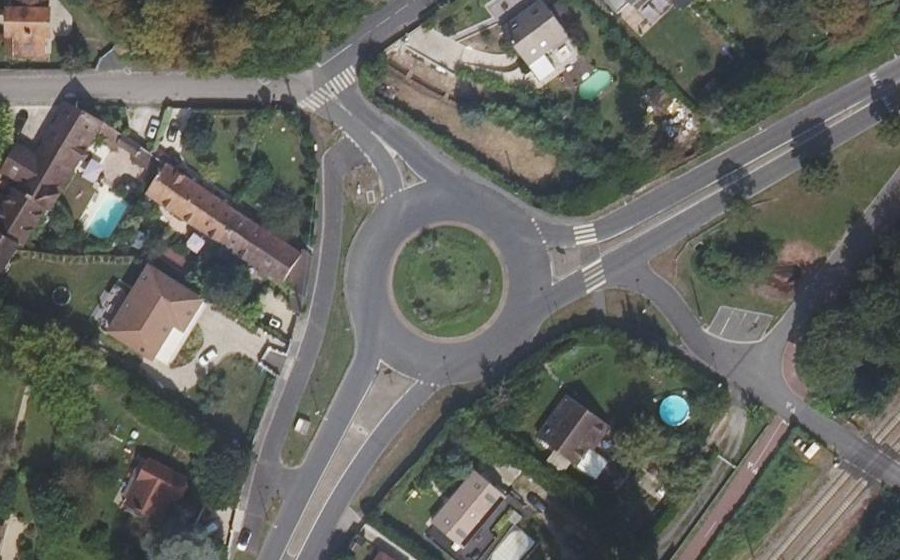 Vue aérienne du Rond-point anonyme n°342563261