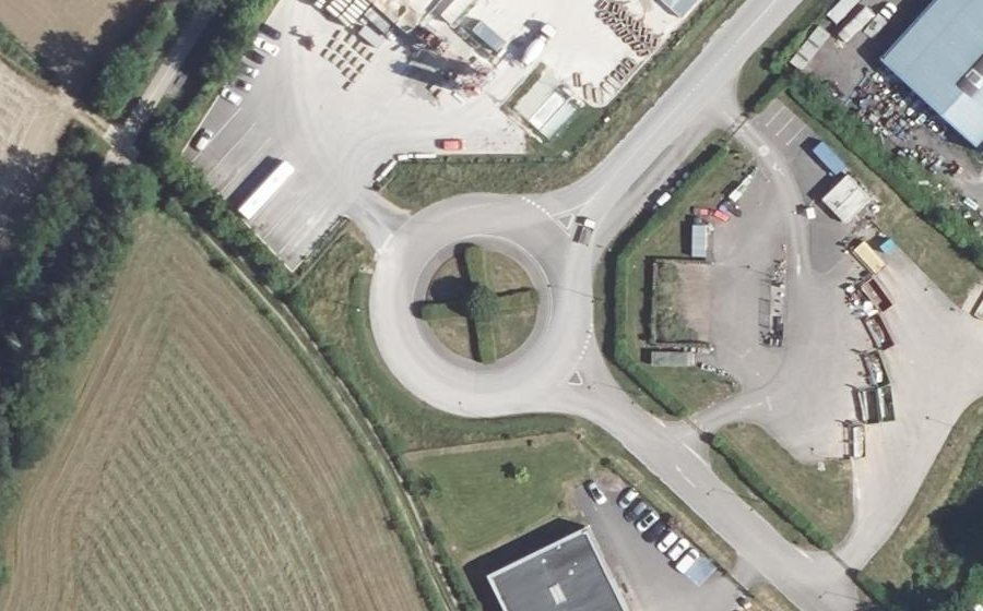 Vue aérienne du Rond-point anonyme n°342602164