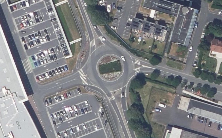 Vue aérienne du Rond-point anonyme n°34260998