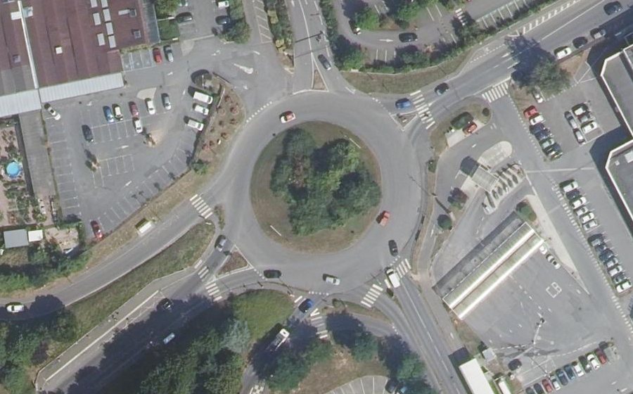 Vue aérienne du Rond-point anonyme n°34262367
