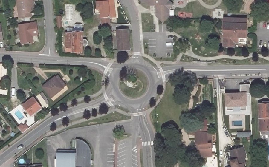Vue aérienne du Rond-point anonyme n°34269294