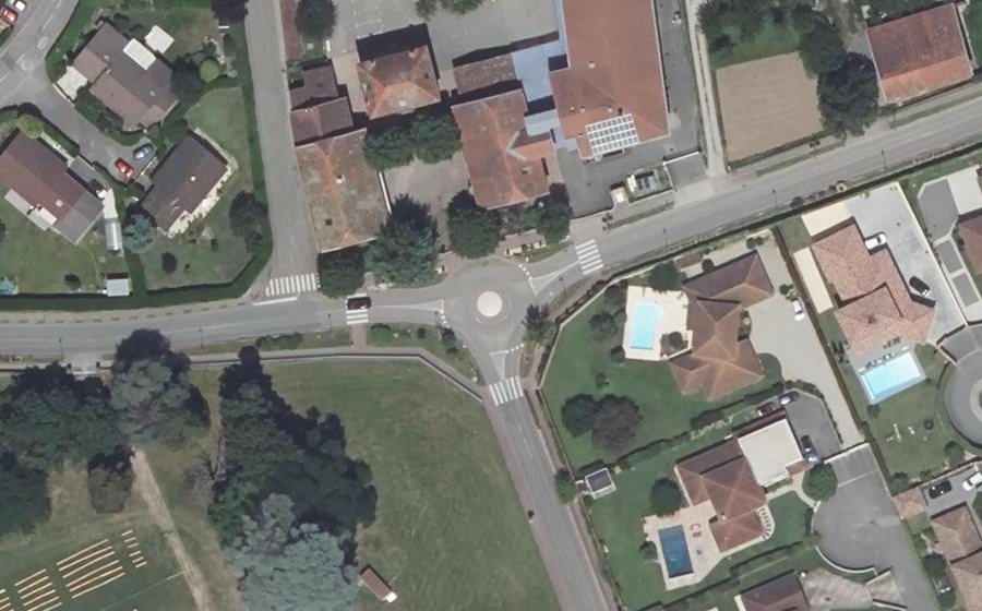 Vue aérienne du Rond-point anonyme n°34272753