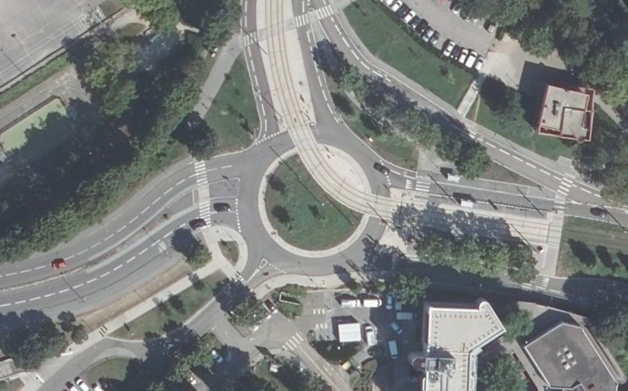Vue aérienne du Rond-point anonyme n°342752521