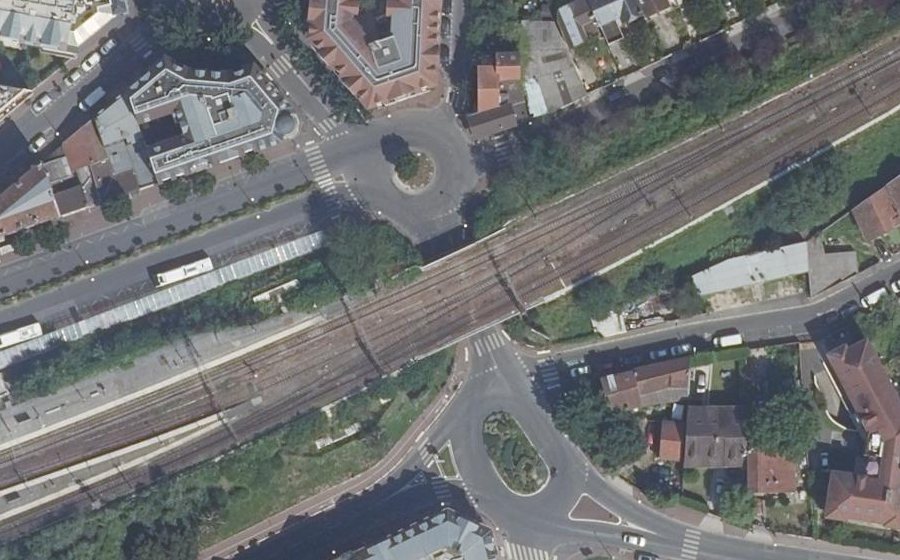 Vue aérienne du Rond-point anonyme n°342857449