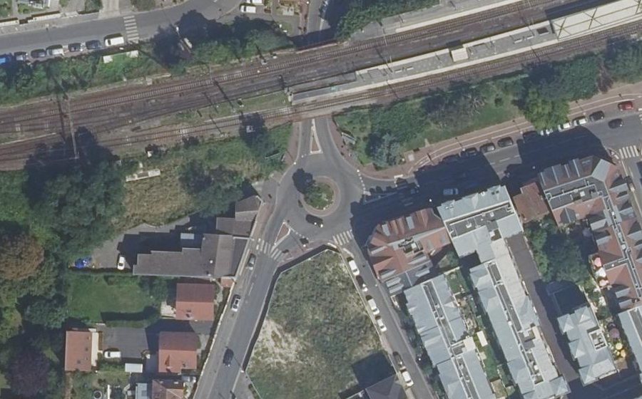 Vue aérienne du Rond-point anonyme n°342857455