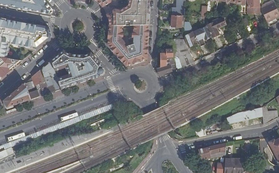 Vue aérienne du Rond-point anonyme n°342857463