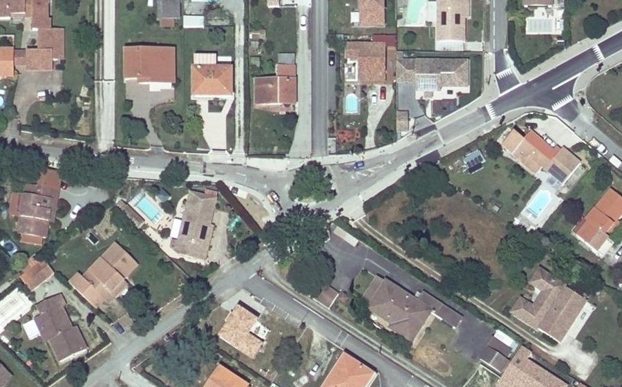 Vue aérienne du Rond-point anonyme n°34292186