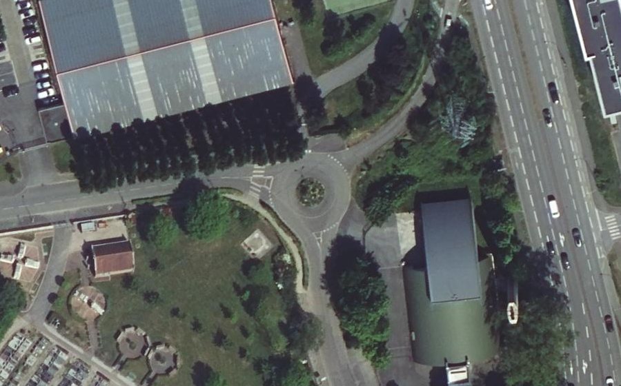 Vue aérienne du Rond-point anonyme n°34296139