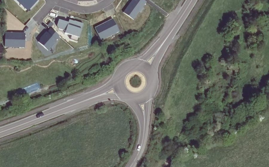 Vue aérienne du Rond-point anonyme n°34298117
