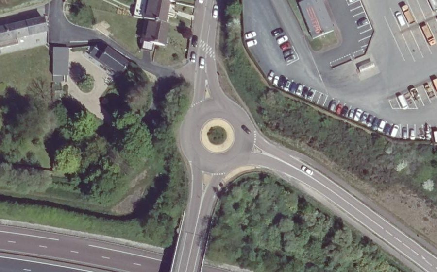 Vue aérienne du Rond-point anonyme n°34298119
