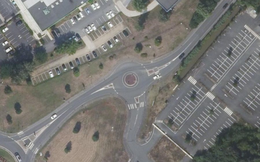 Vue aérienne du Rond-point anonyme n°343035355