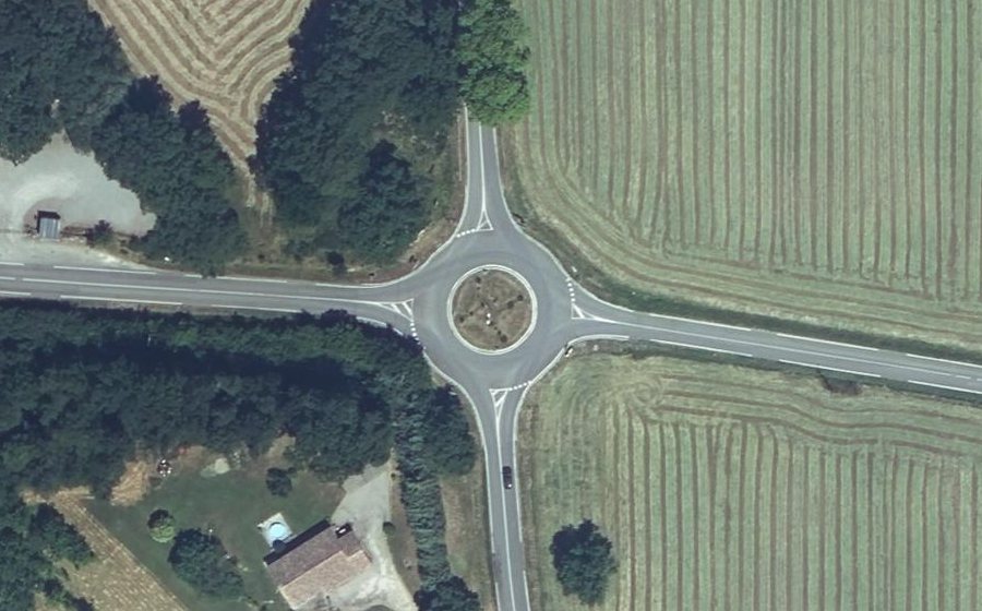 Vue aérienne du Rond-point anonyme n°34304601
