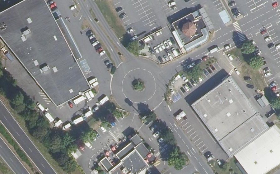 Vue aérienne du Rond-point anonyme n°34304704