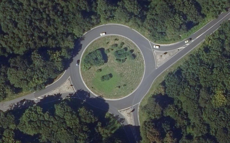Vue aérienne du Rond-point anonyme n°34304798