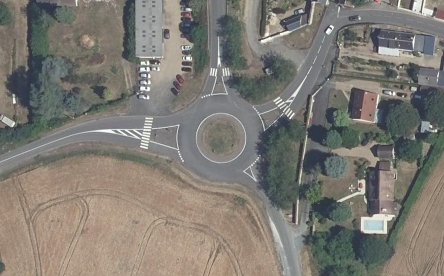 Vue aérienne du Rond-point anonyme n°34306459