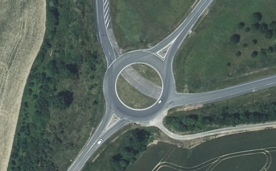 Vue aérienne du Rond-point anonyme n°34306519