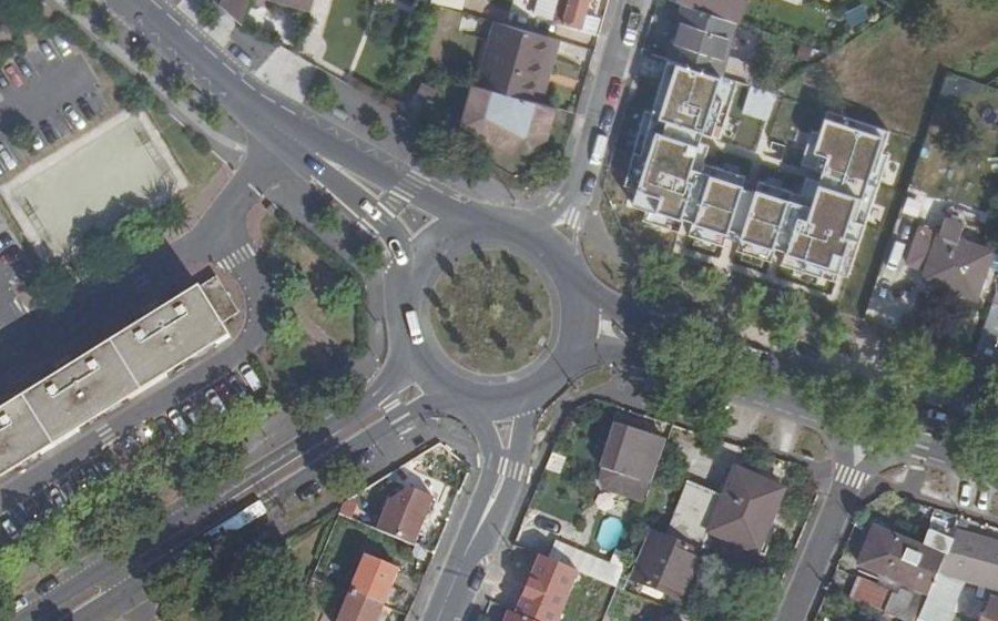 Vue aérienne du Rond-point anonyme n°343086436