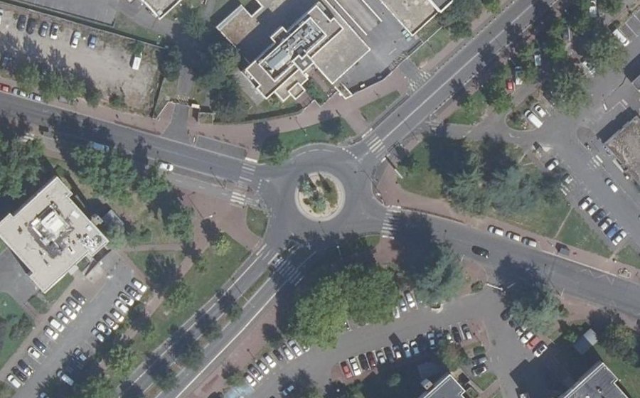 Vue aérienne du Rond-point anonyme n°343086440