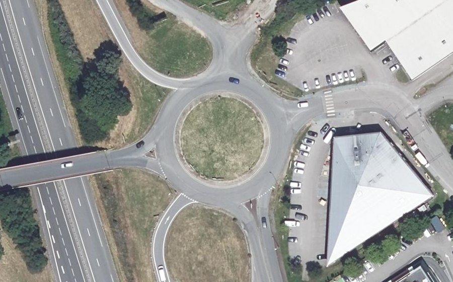 Vue aérienne du Rond-point anonyme n°34308902