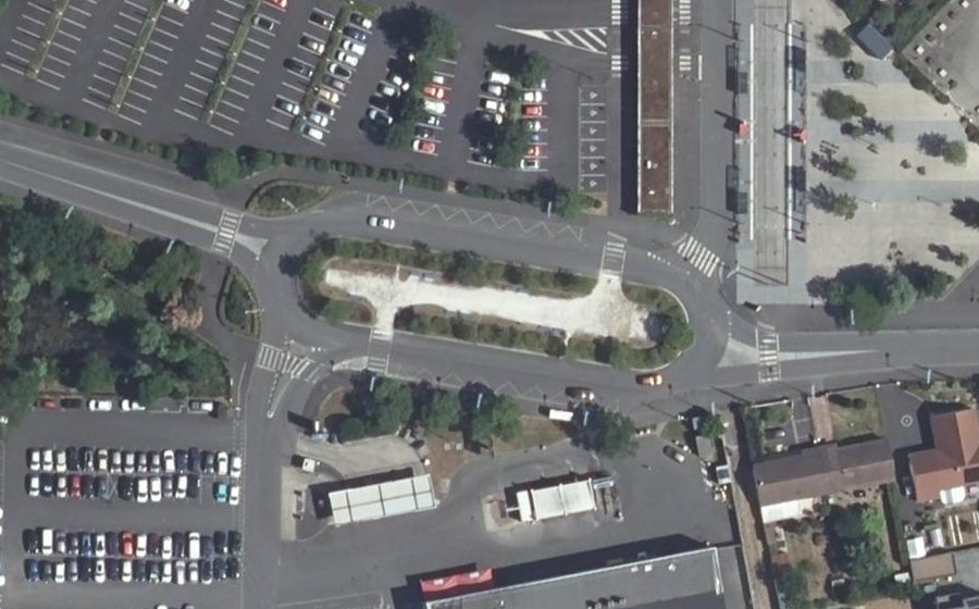 Vue aérienne du Rond-point anonyme n°34308980