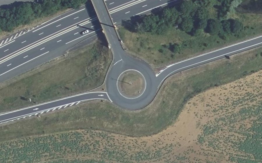 Vue aérienne du Rond-point anonyme n°34311118