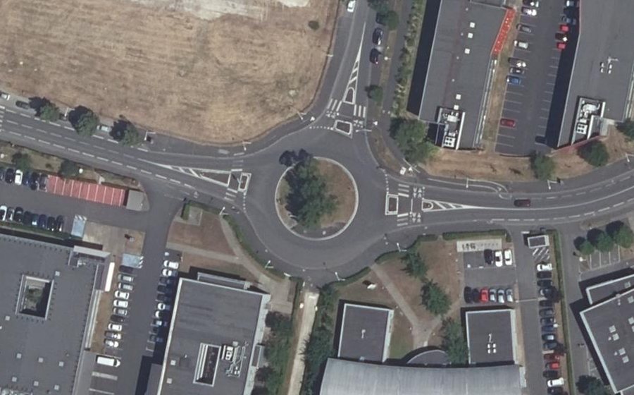 Vue aérienne du Rond-point anonyme n°34315748