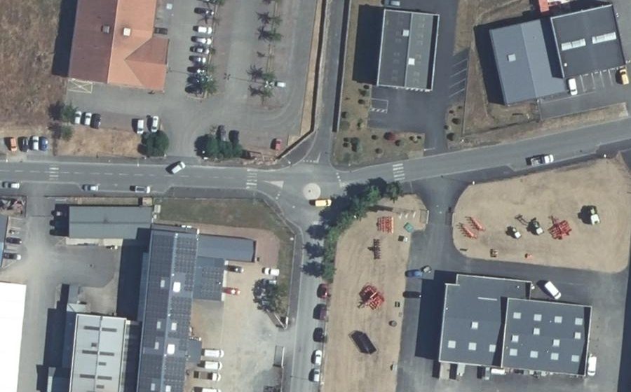 Vue aérienne du Rond-point anonyme n°343206868
