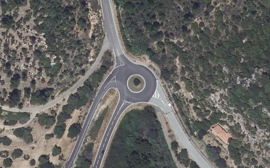 Vue aérienne du Rond-point anonyme n°34330301