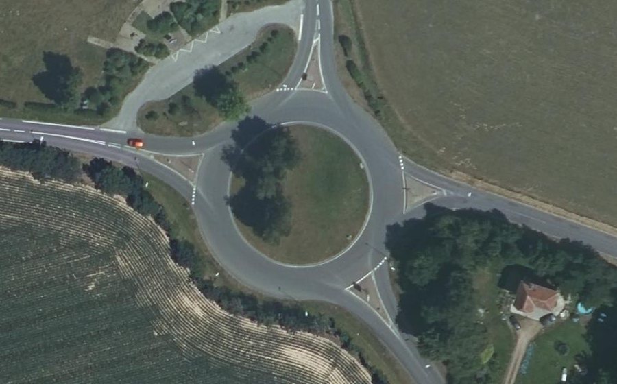 Vue aérienne du Rond-point anonyme n°34336484