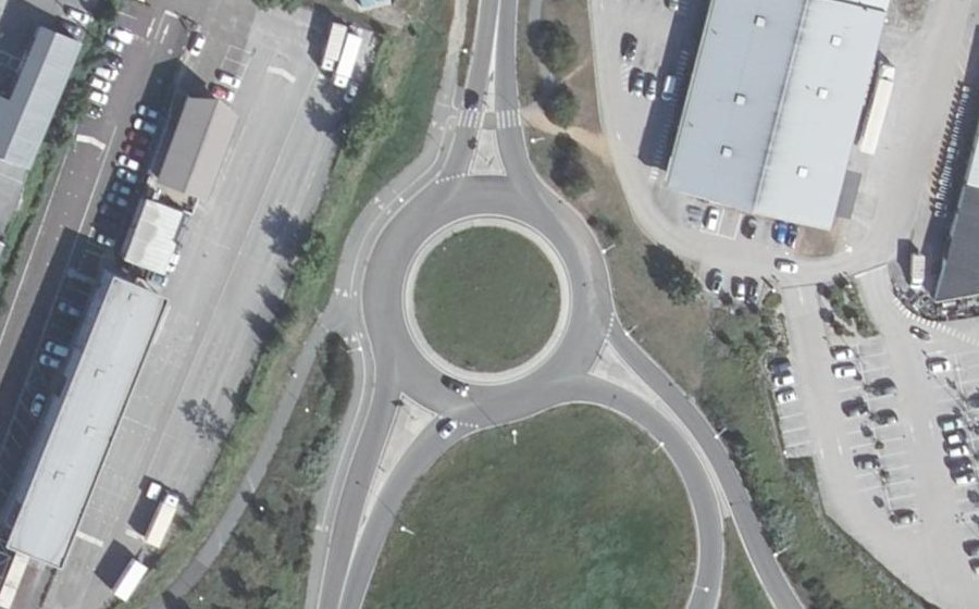 Vue aérienne du Rond-point anonyme n°343414575