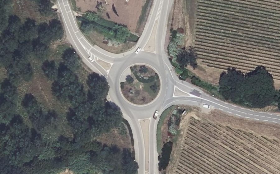 Vue aérienne du Rond-point anonyme n°34346316