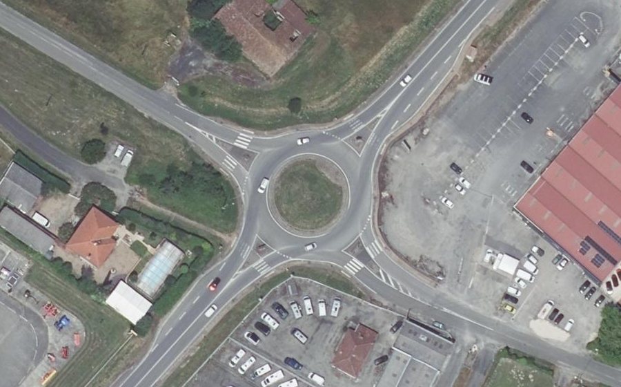 Vue aérienne du Rond-point anonyme n°34347571