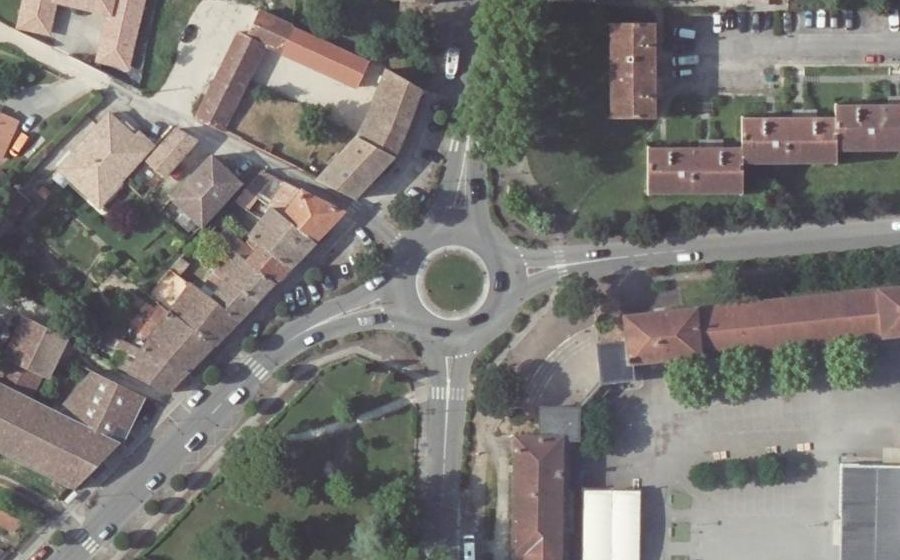 Vue aérienne du Rond-point anonyme n°34349364