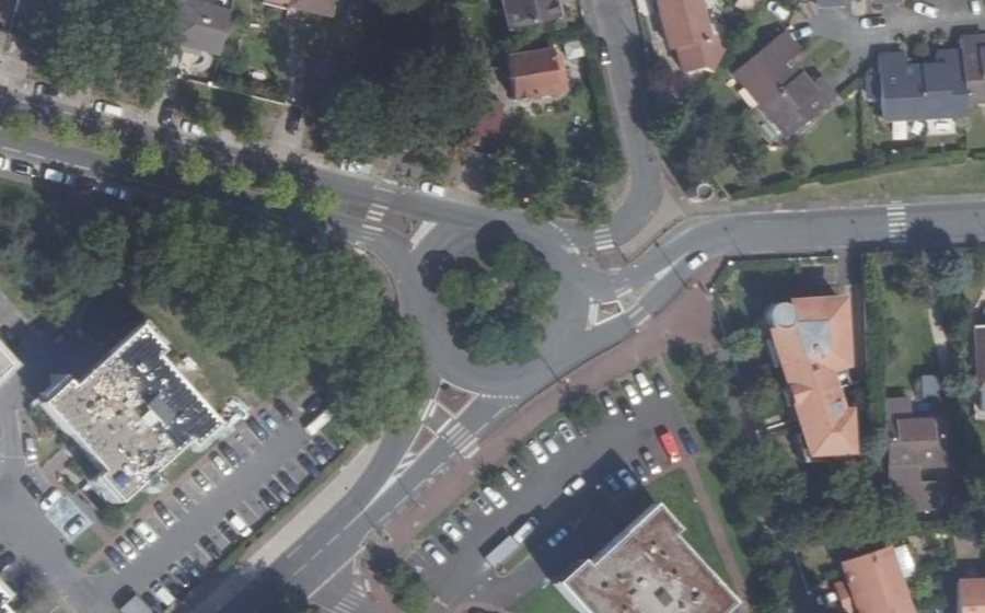 Vue aérienne du Rond-point anonyme n°343521156
