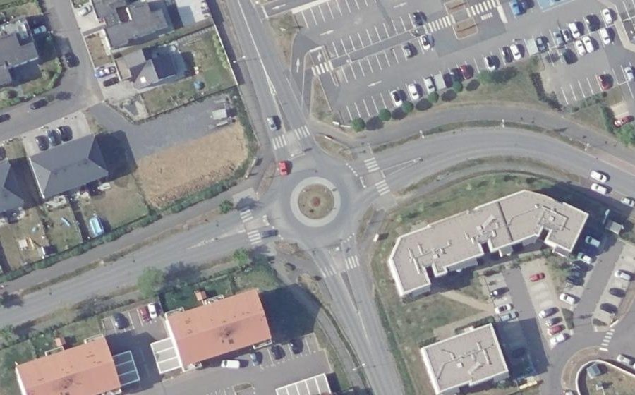 Vue aérienne du Rond-point anonyme n°343697287