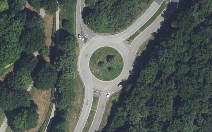 Vue aérienne du Rond-point anonyme n°343773729