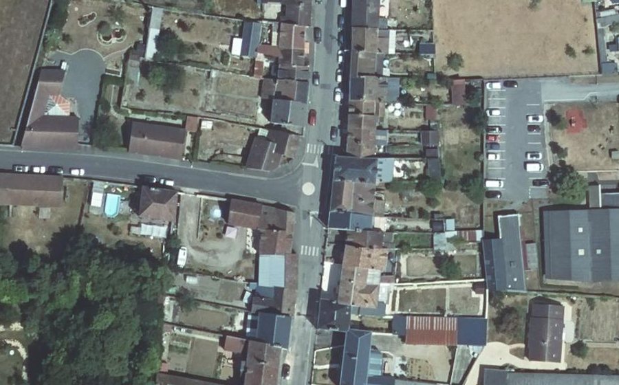 Vue aérienne du Rond-point anonyme n°343781361
