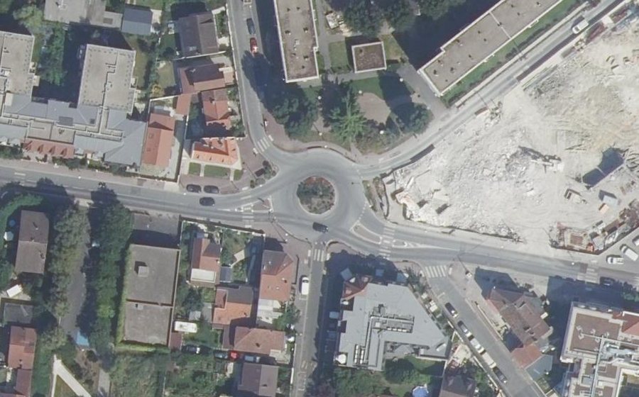 Vue aérienne du Rond-point anonyme n°343785836