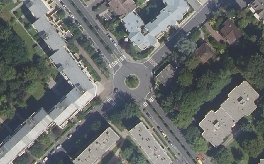 Vue aérienne du Rond-point anonyme n°343785838